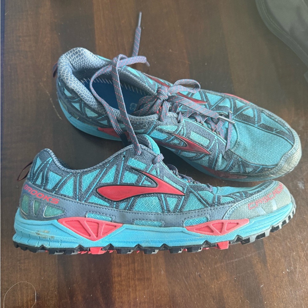 Brooks Cascadia Women's Athletic Shoes - Teal and Red